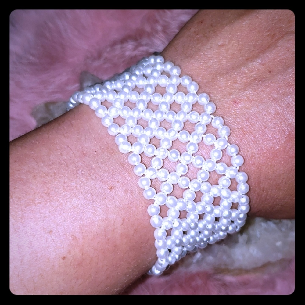 Faux pearl beaded stretch bracelet